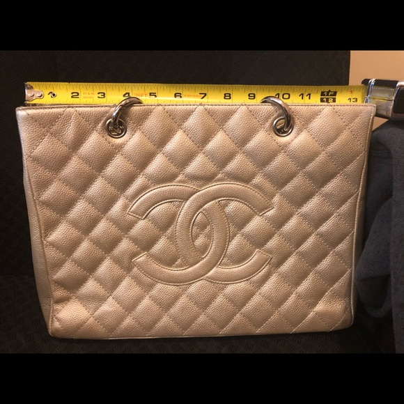 CHANEL 💯% AUTHENTIC pearly lite gold GST tote bag - Picture 7 of 7